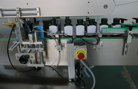 方瓶多面贴标机