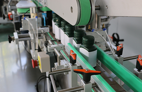 油瓶多侧面贴标机