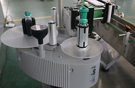 沐浴露立式圆瓶贴标机