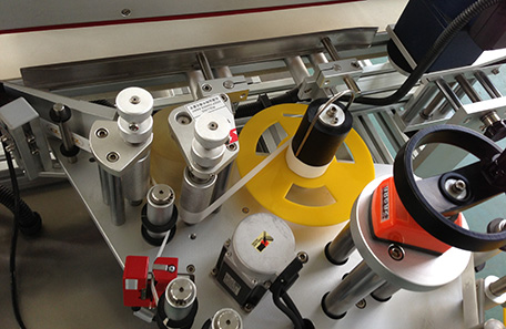 化妆品盒贴标机