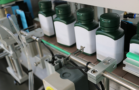 三角瓶多侧面贴标机