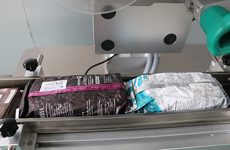 纸盒平面贴标机