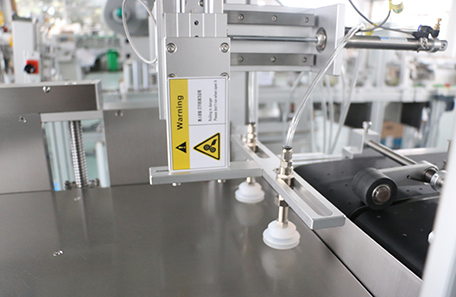 吸附式上料分页贴标机