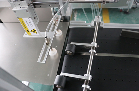 吸附式上料分页贴标机