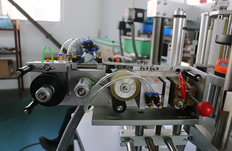 双面兼圆瓶贴标机