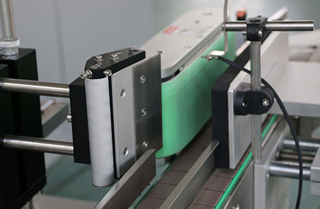 立式果汁/果酱贴标机 立式果汁/果酱贴标机