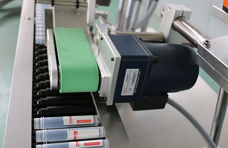 卧式香水瓶贴标机