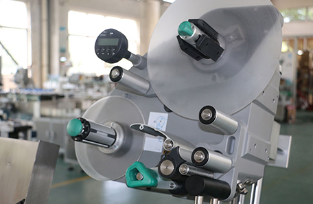 卧式香水瓶贴标机