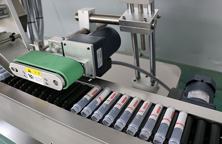 卧式香水瓶贴标机