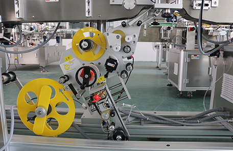 眼影盒底面贴标机 眼影盒底面贴标机