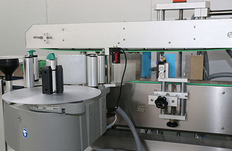 蜂蜜瓶双面贴标机