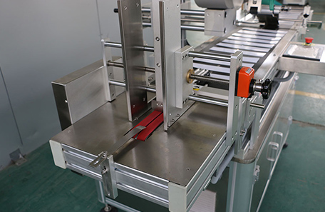 刮刮卡分页贴标机 刮刮卡分页贴标机