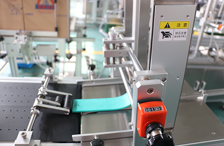 袋子分页贴标机 袋子分页贴标机