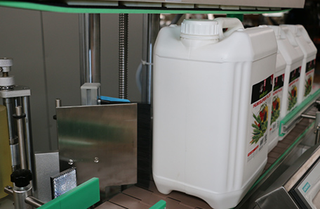 侧面贴标机 侧面贴标机