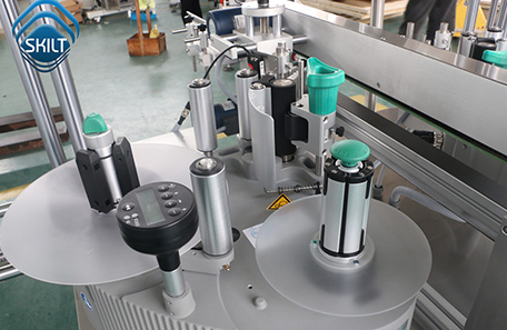 包装箱转角贴标机