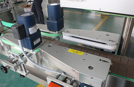 方罐多面贴标机