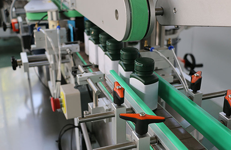 方形牛奶瓶贴标机 方形牛奶瓶贴标机