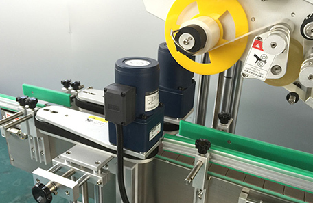 杯顶及侧面贴标机 杯顶及侧面贴标机