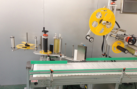 盒子平面兼侧面贴标机