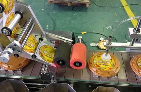 自动上下料贴标机 自动上下料贴标机