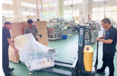 桌面式圆瓶不干胶贴标机发货