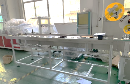 某国际知名高端美妆品牌定制模具双标站平面贴标机