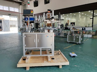 2025.6.18阿联酋简易侧面不干胶贴标机